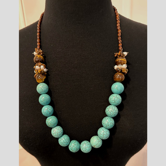 Stylish Faux Turquoise Chunky Beaded Necklace - Picture 1 of 5